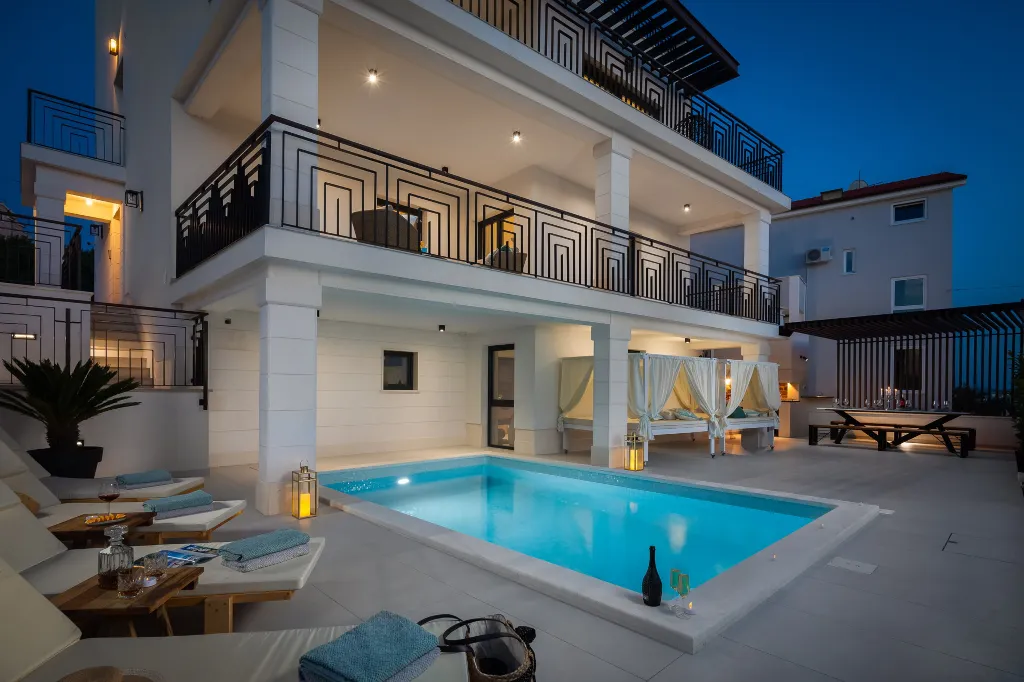 Contemporary Villa with Pool in Okrug Gornji