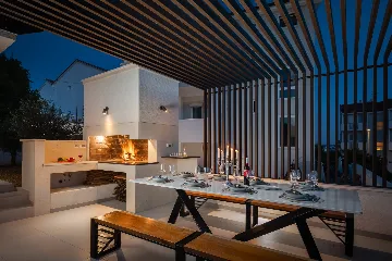 Contemporary Villa with Pool in Okrug Gornji