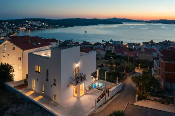 Contemporary Villa with Pool in Okrug Gornji