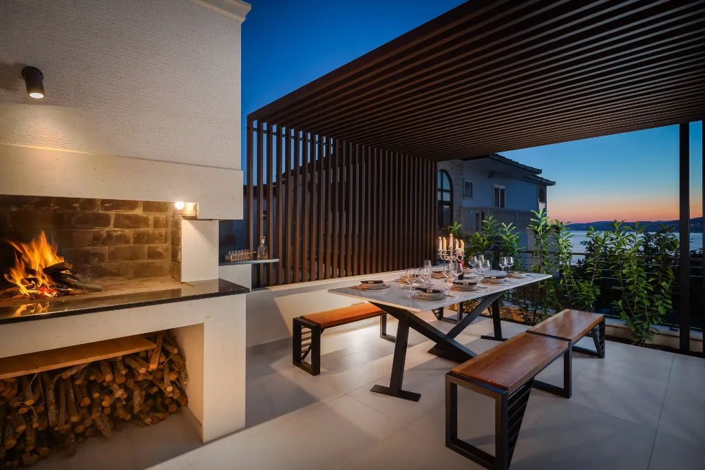 Contemporary Villa with Pool in Okrug Gornji