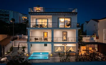 Contemporary Villa with Pool in Okrug Gornji