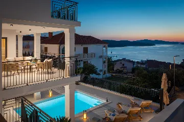 Contemporary Villa with Pool in Okrug Gornji