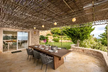 Spacious Hillside Villa with Pool in Potomje