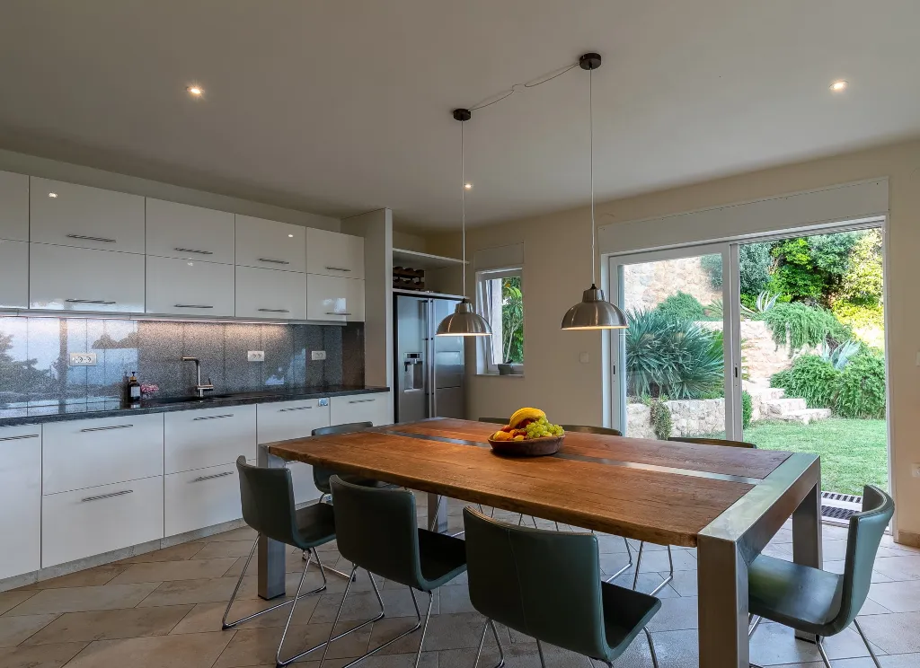 Spacious Hillside Villa with Pool in Potomje