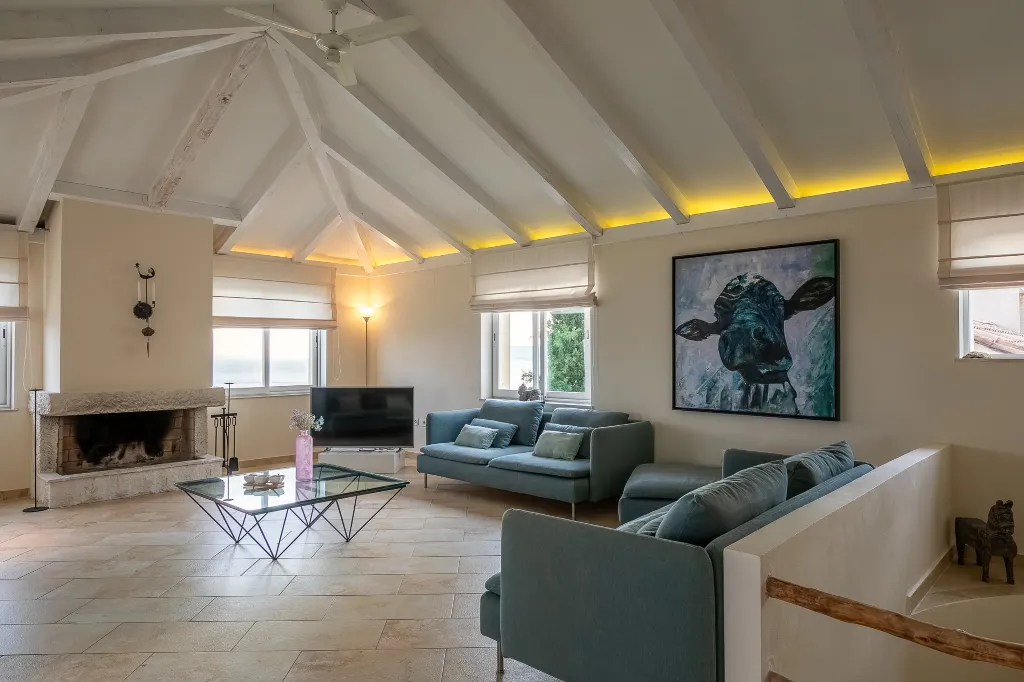 Spacious Hillside Villa with Pool in Potomje