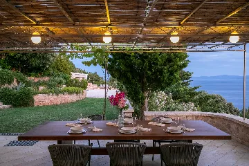 Spacious Hillside Villa with Pool in Potomje