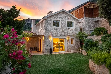 Spacious Hillside Villa with Pool in Potomje