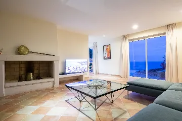 Spacious Hillside Villa with Pool in Potomje