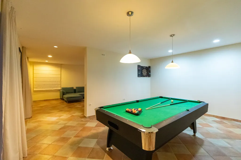 Spacious Hillside Villa with Pool in Potomje