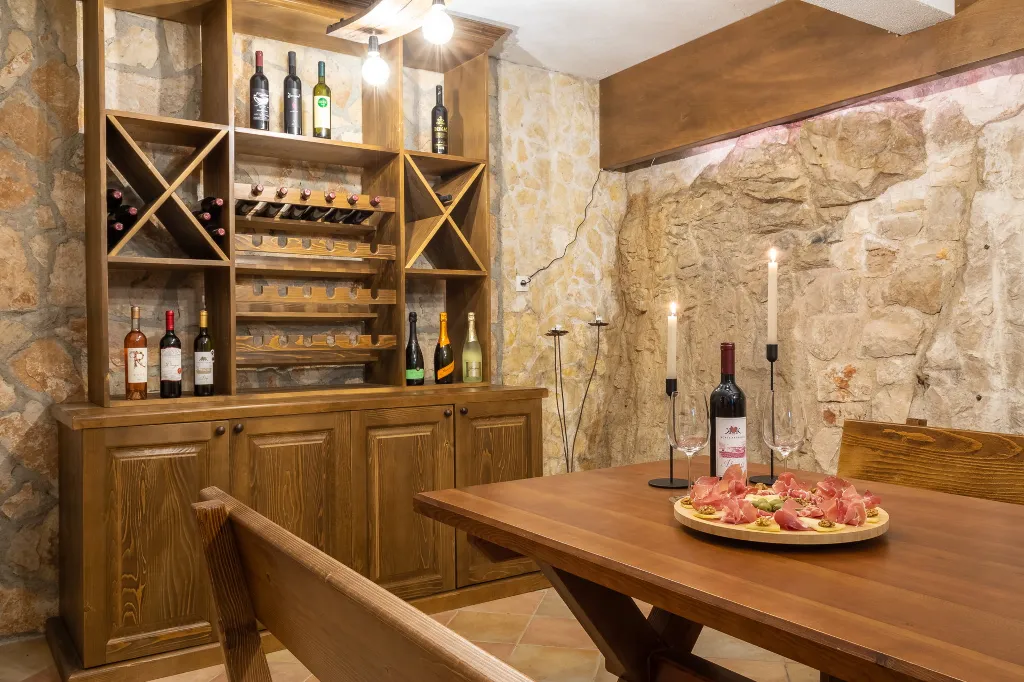 Spacious Hillside Villa with Pool in Potomje