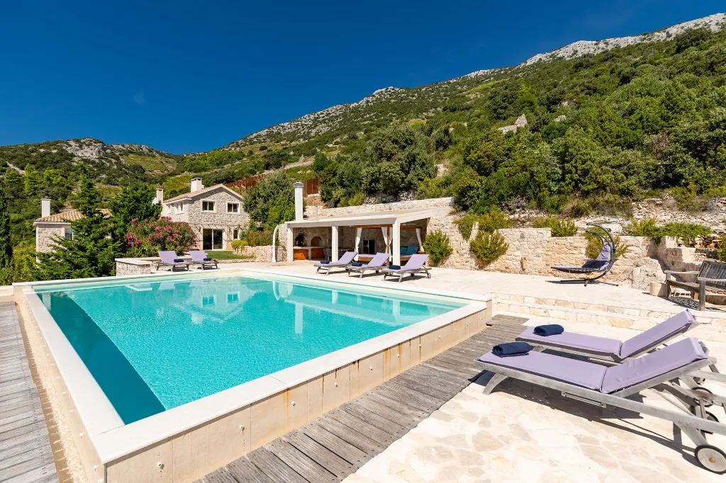 Spacious Hillside Villa with Pool in Potomje