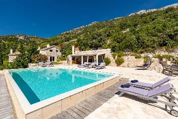 Spacious Hillside Villa with Pool in Potomje
