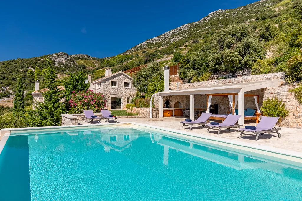 Spacious Hillside Villa with Pool in Potomje