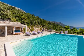 Spacious Hillside Villa with Pool in Potomje