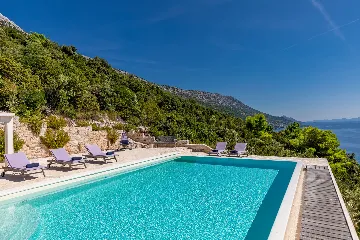 Spacious Hillside Villa with Pool in Potomje