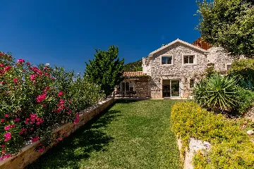 Spacious Hillside Villa with Pool in Potomje