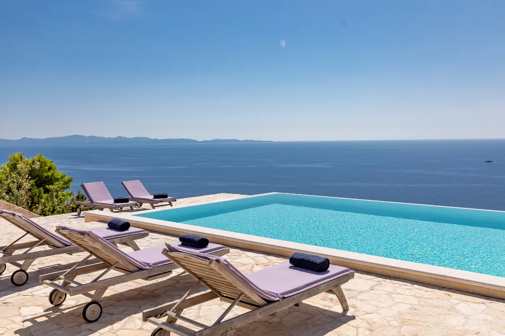Spacious Hillside Villa with Pool in Potomje