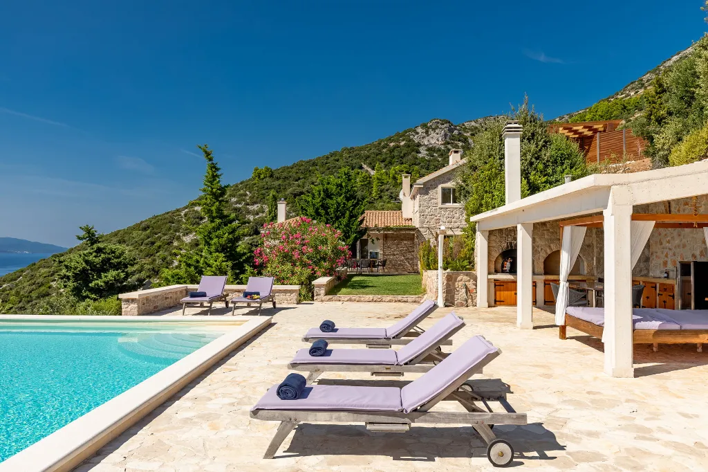 Spacious Hillside Villa with Pool in Potomje