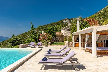Spacious Hillside Villa with Pool in Potomje