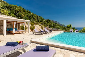 Spacious Hillside Villa with Pool in Potomje