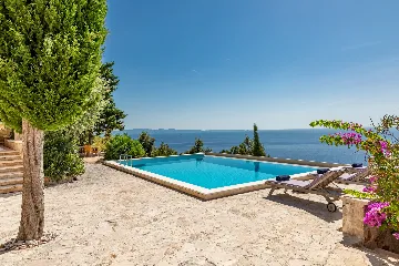 Spacious Hillside Villa with Pool in Potomje
