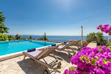 Spacious Hillside Villa with Pool in Potomje