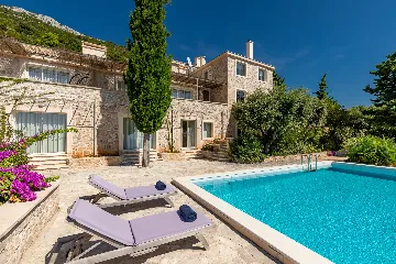 Spacious Hillside Villa with Pool in Potomje