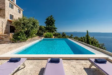 Spacious Hillside Villa with Pool in Potomje