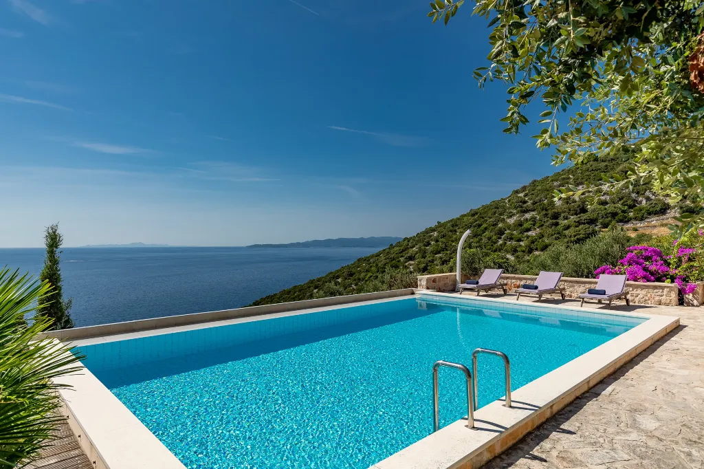 Spacious Hillside Villa with Pool in Potomje