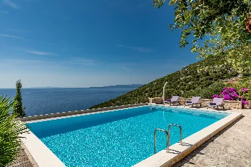 Spacious Hillside Villa with Pool in Potomje