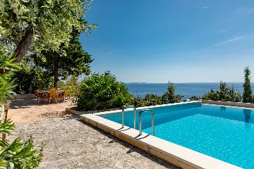 Spacious Hillside Villa with Pool in Potomje
