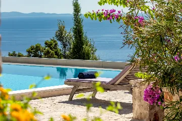 Spacious Hillside Villa with Pool in Potomje