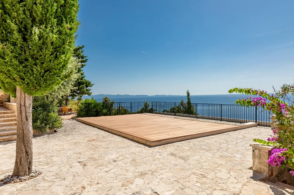 Spacious Hillside Villa with Pool in Potomje