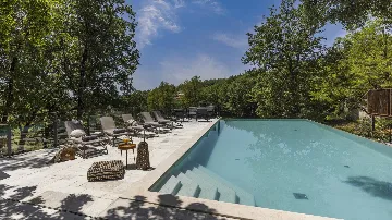 Modern Villa with Infinity Pool in Pazin