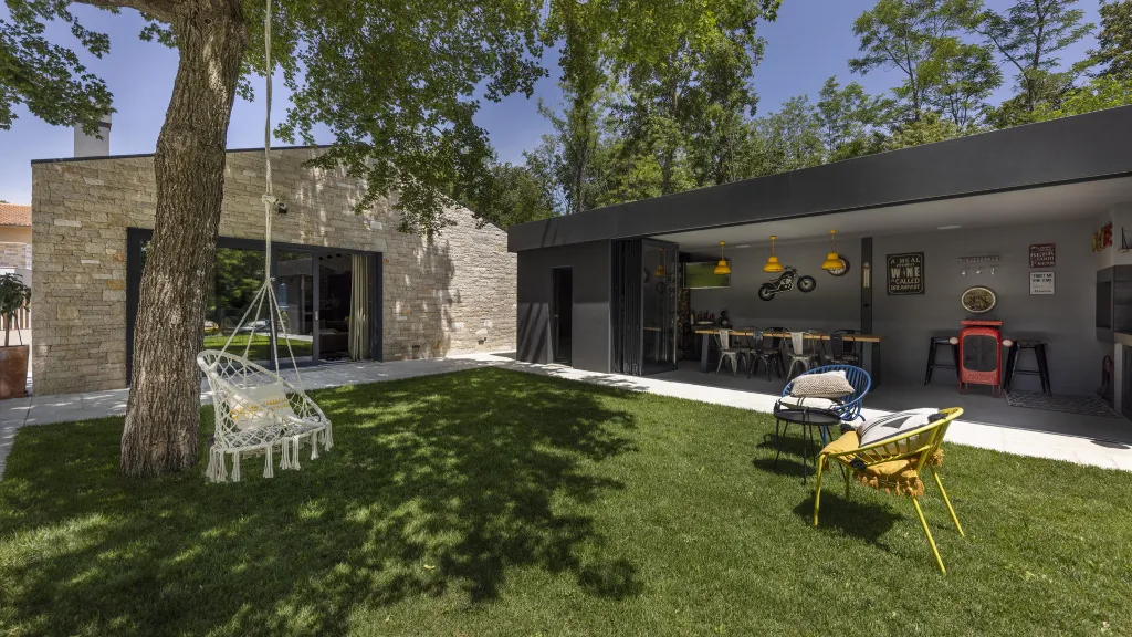 Modern Villa with Infinity Pool in Pazin