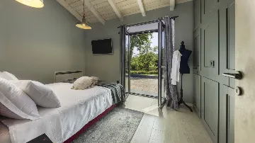 Modern Villa with Infinity Pool in Pazin