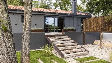 Modern Villa with Infinity Pool in Pazin