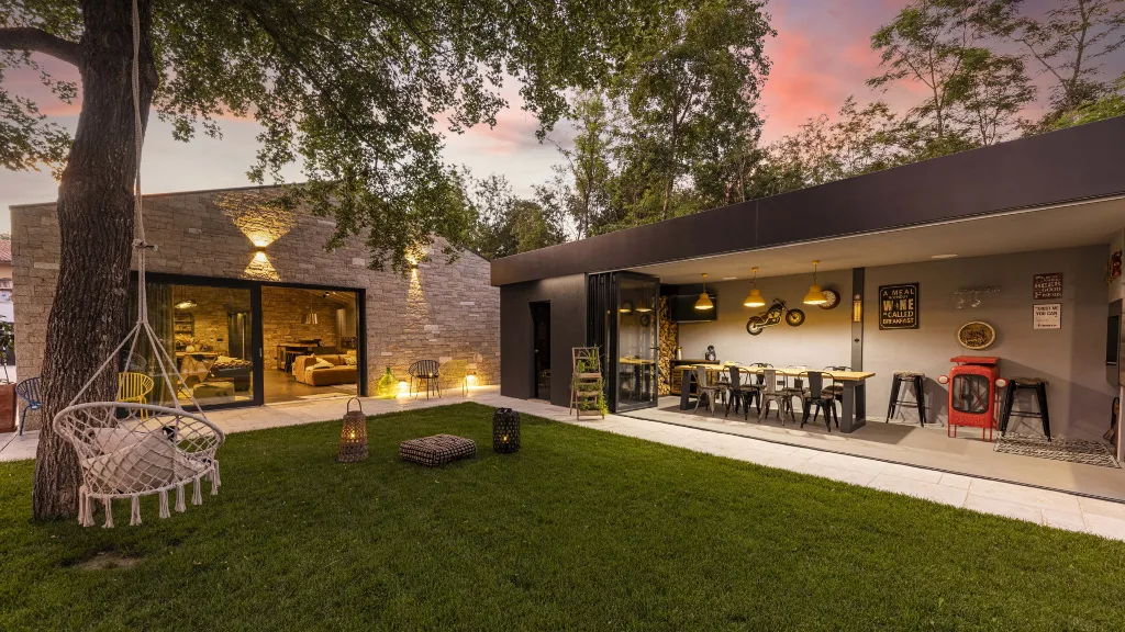 Modern Villa with Infinity Pool in Pazin