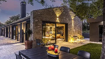 Modern Villa with Infinity Pool in Pazin