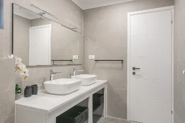 Modern Villa with Pool and Jacuzzi in Sevid