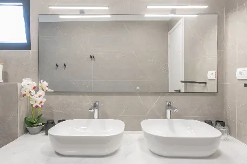 Modern Villa with Pool and Jacuzzi in Sevid