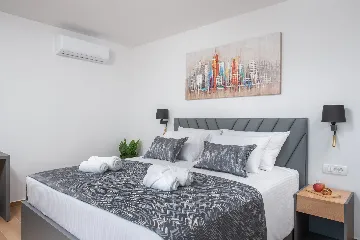 Modern Villa with Pool and Jacuzzi in Sevid