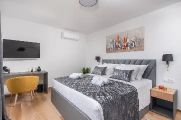 Modern Villa with Pool and Jacuzzi in Sevid