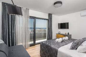 Modern Villa with Pool and Jacuzzi in Sevid