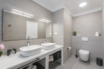 Modern Villa with Pool and Jacuzzi in Sevid