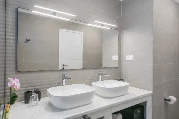 Modern Villa with Pool and Jacuzzi in Sevid