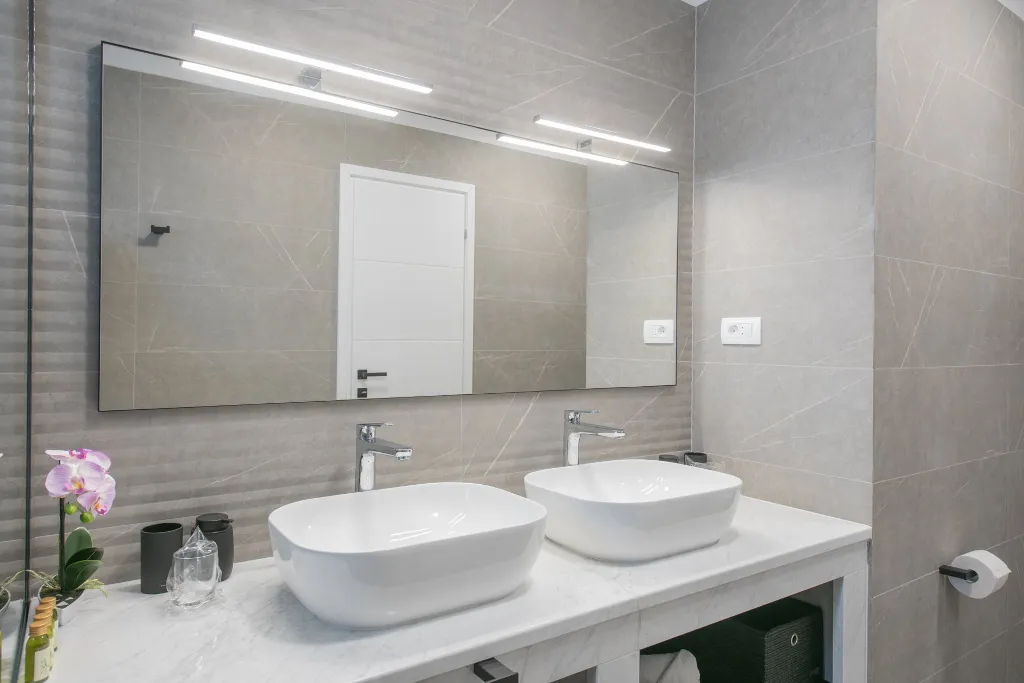 Modern Villa with Pool and Jacuzzi in Sevid