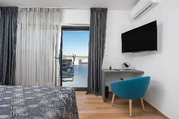 Modern Villa with Pool and Jacuzzi in Sevid