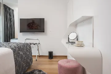 Modern Villa with Pool and Jacuzzi in Sevid