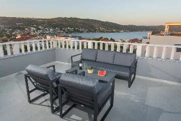 Modern Villa with Pool and Jacuzzi in Sevid